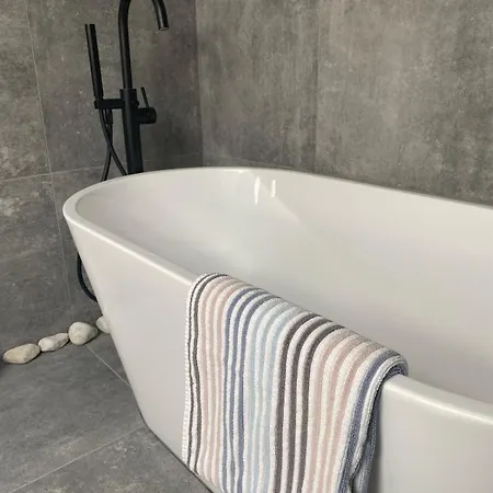160m Piekny Stylowy Dwupoziomowy Dom Villa *