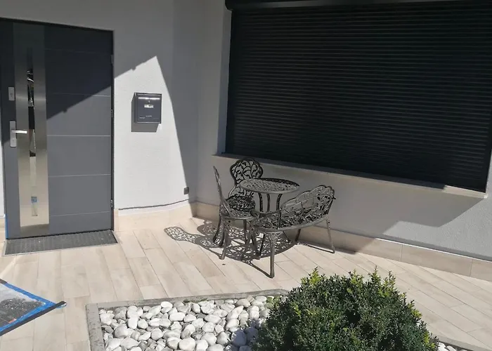 160m Piekny Stylowy Dwupoziomowy Dom *